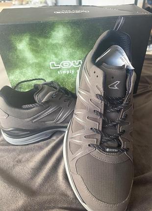 Кросівки чоловічі lowa gore-tex сірі