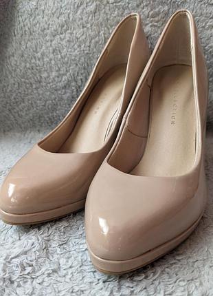 Женские нюдовые лакированные туфли m&amp;s collection на каблуке