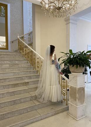 Весільна сукня пишна біла