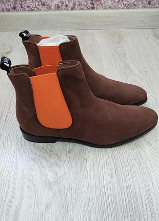 Кожаные сапоги челси известного немецкого бренда gordon &amp; bross. коричневые (замш) сапоги допонены вставкой.
размер41, 42
длина стельки 27 см, 28