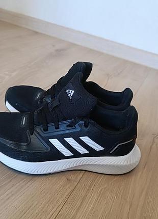 Зручні бігові кросівки / чорні кросівки від adidas