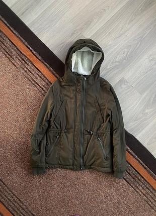 Жіноча куртка ( не adidas the north face gap)