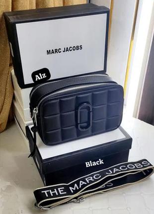 Черная стеганая сумка кросс-боди в стиле модели the snapshot от бренда marc jacobs