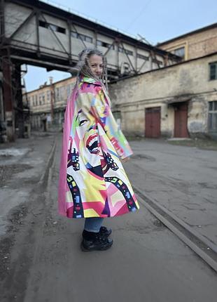 Пальто жіноче рожеве з принтом