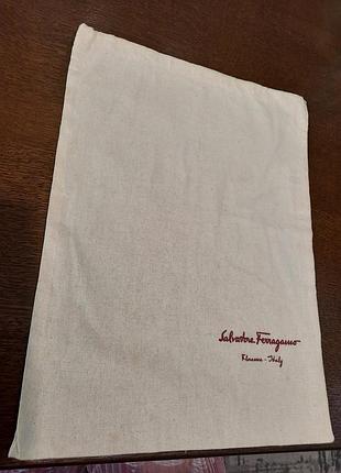 Продам фирменный пыльник salvadore ferragamo. italy