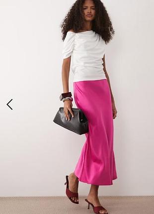 Нова, атласна, фірмова спідниця бренду miss selfridge. міді. ніжно-рожевого кольору