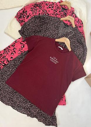 Бордова футболка з грайливим написом «i'm a burgundy colour» zara