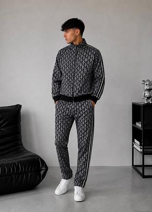 Чоловічий костюм lacoste