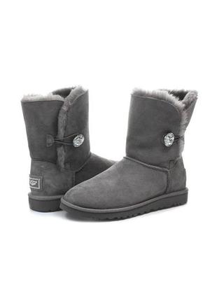Женские угги средние замша серые с пуговицей ugg short bailey стимулировать bling grey