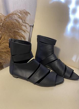 Неймовірні шкіряні босоніжки gucci