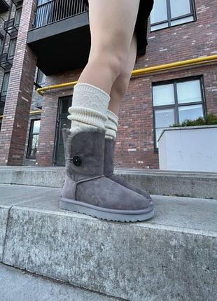 Женские угги средние замша серые с пуговицей ugg short bailey стимулируйте bling grey suede 2