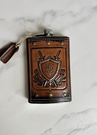 Шкіряна фляга «герб» 2