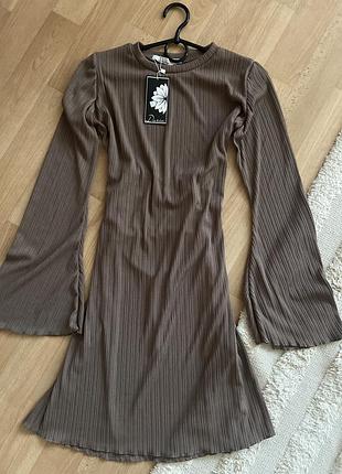 Платя, сукня міді з  круглим вирізом, зі шнурівкою ззаду