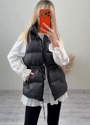 Женская жилетка lady yep 10006, удлиненная, с затяжкой на талии, черная