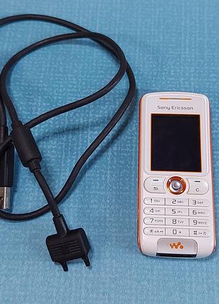 Телефон кнопочный sony ericsson w200i