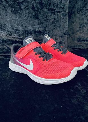 Оригінальні кросівки nike revolution 3