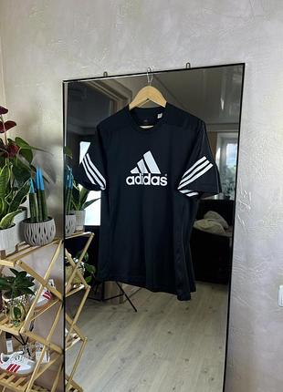 Чоловіча спортивна футболка adidas climalite з великим логотипом та 3-stripes