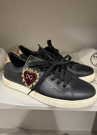 Кросівки жіночі dolce & gabbana чорні з червоним серцем