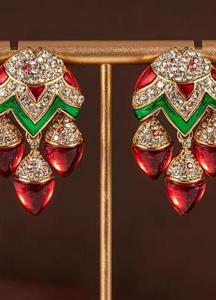 Роскошные серьги с маркировкой bulgari с подвесками в виде стилизованных рыбок и растительным орнаментом, шикарная детализация
