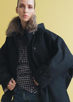 Трендова утеплена темно синя парка з водовідштовхувальним покриттям zara розмір м