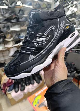 Зимові кросівки від бренду new balance