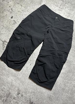 Чорні трекінгові бриджі (капрі) у стилі карго від бренду arc'teryx