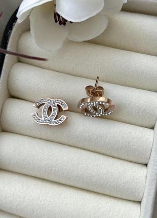 Сережки жіночі chanel цвяшки з камінчиками золотисті, новинка, шанель, топ, трендові