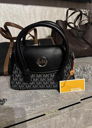 Сумка жіноча michael kors чорна з монограмою