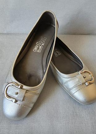 Сріблясті шкіряні туфлі-балетки salvatore ferragamo оригінал, розмір 8.5 (39)