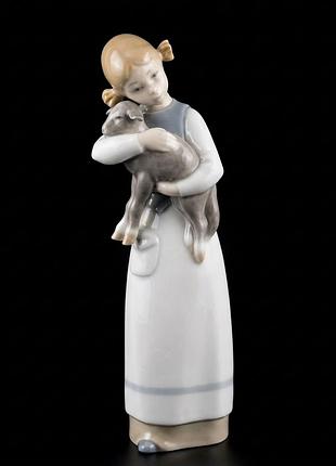 Статуэтка lladro «девочка с ягненком»