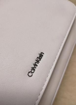 Чудова сумка багет від calvin klein 5