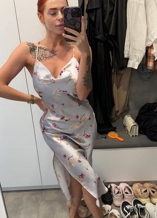 Шовкова сукня з відкритою спиною та розрізом asos