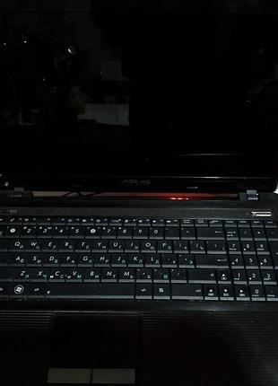 Asus ноутбук в отличном состоянии 
акумалятор отсутствует 
работает от сети 
зарядное устройство есть