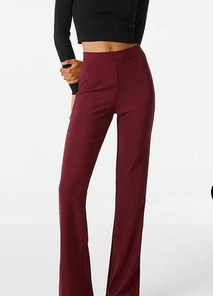 Трикотажные брюки-клеш в рубчик от популярного бренда bershka❤️❤️