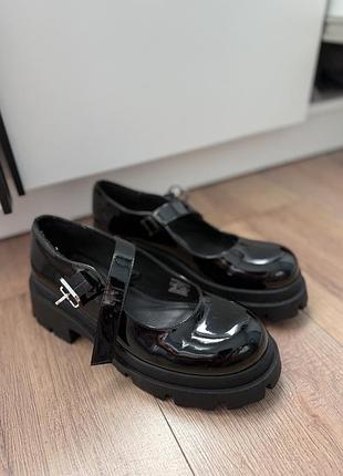 Лакові туфлі zara