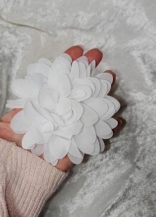 Заколка біла квітка
