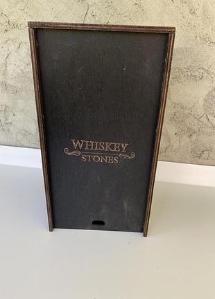 Оригінальна декоративна коробка з фанери з написом whiskey stones.