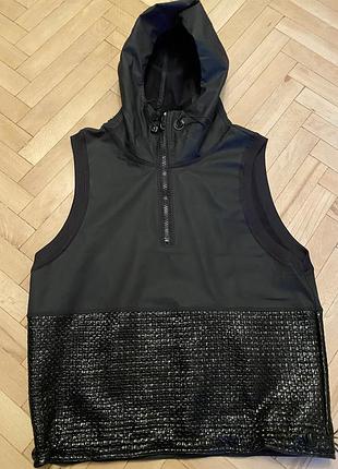Стильная черная жилетка zara