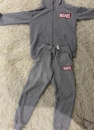 Дитячий костюм з колобарацією sinsay x marvel