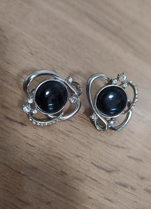 Серьги-клипсы с черным кабоном и стразами