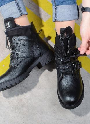 Стильные черные зимние ботинки низкий ход короткие с ремешком3 фото