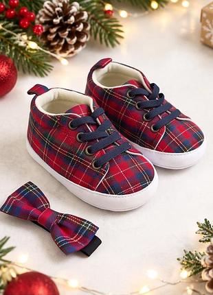 Детские новогодние пинетки кеды с бабочкой на шею в клетку размеры 18, christmas