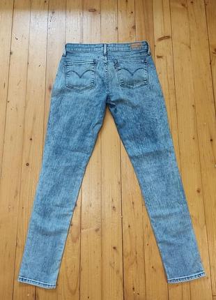 Levi's- джинси моделі demi curve розмір
розмір: w28 l32.