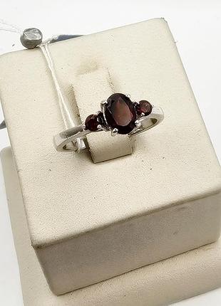 Кольцо серебряное с гранатом 18 2,77 г