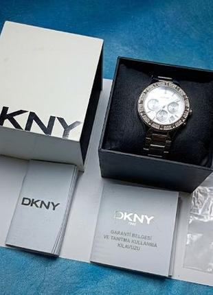 Женские часы dkny ny-8507 с хронографом и кристаллами (полный комплект) тип механизма: кварцевая. водозащита: 5 atm (50 метров)