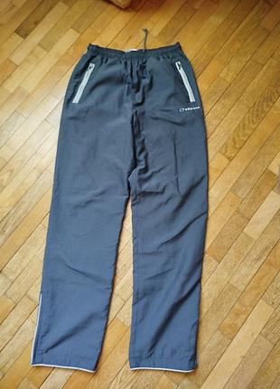 Спортивные штаны фирмы ellesse