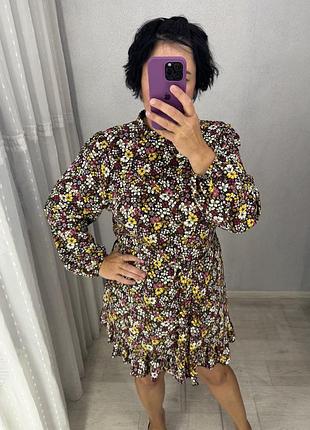 Гарна сукня плаття