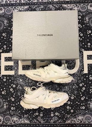 💫“balenciaga track 1.0”💫

new✅
size: 35 36 37 38 39 40 41 42 43 44 45 46

price:3800