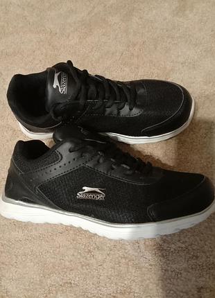 Кросівки британського бренду slazenger