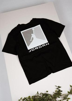 Футболка jordan квадрат спина чорна